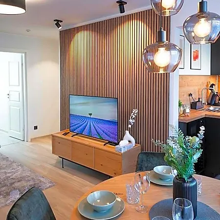 Trendy In Center Apartment *