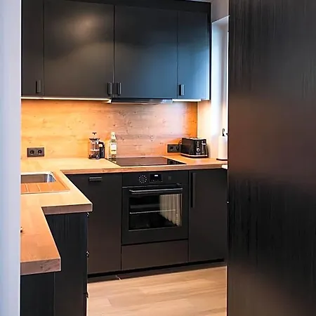 Trendy In Center Apartment
